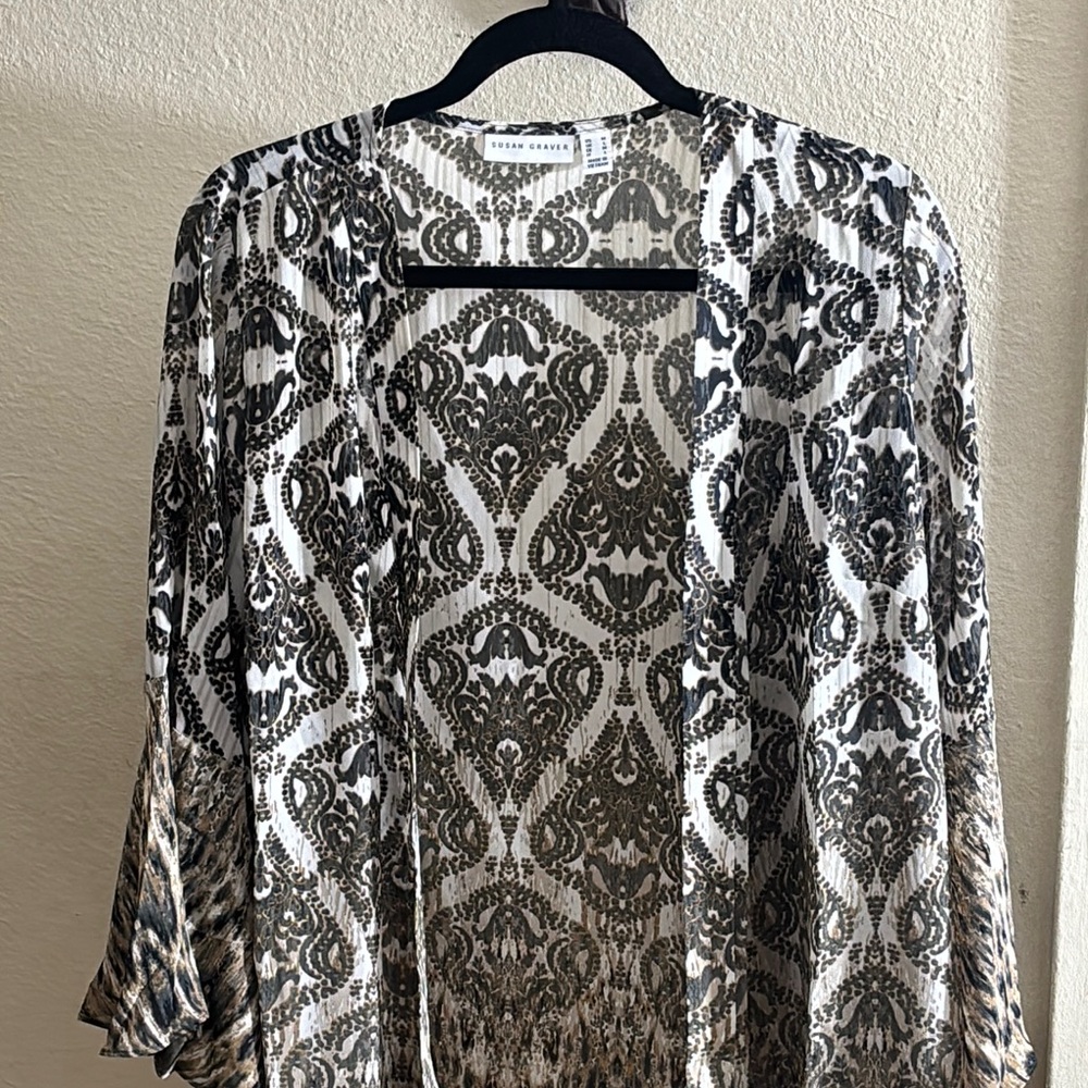 Susan Graver size M Black and White Women's cardigan